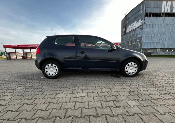 Volkswagen Golf cena 9500 przebieg: 293000, rok produkcji 2006 z Ostrołęka małe 137